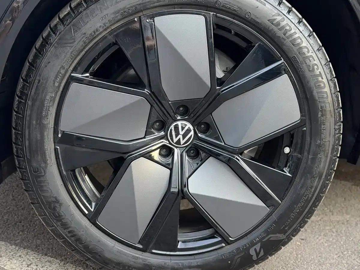 2026 Touareg 3.0TSI Edge Edition, Obsidian Black Sport Package — миниатюра 5