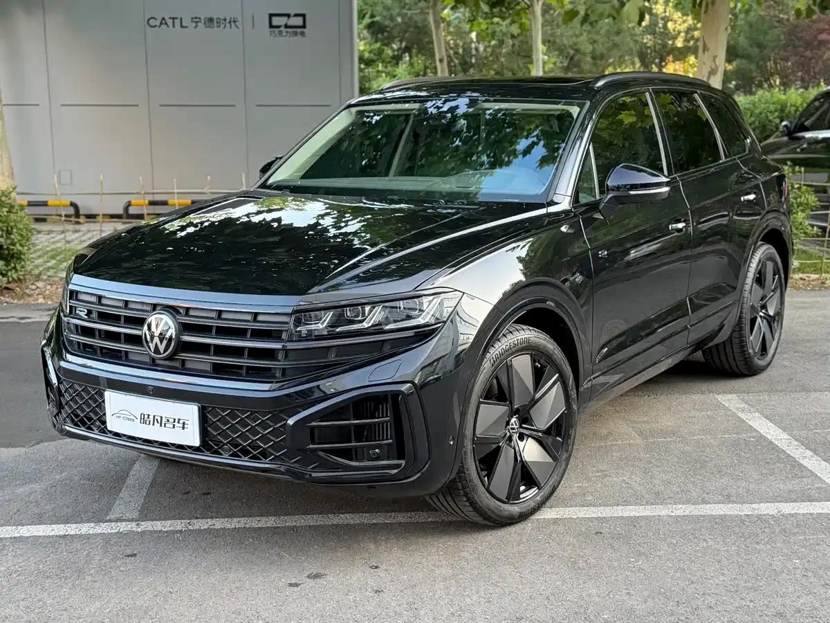 2026 Touareg 3.0TSI Edge Edition, Obsidian Black Sport Package — миниатюра 6
