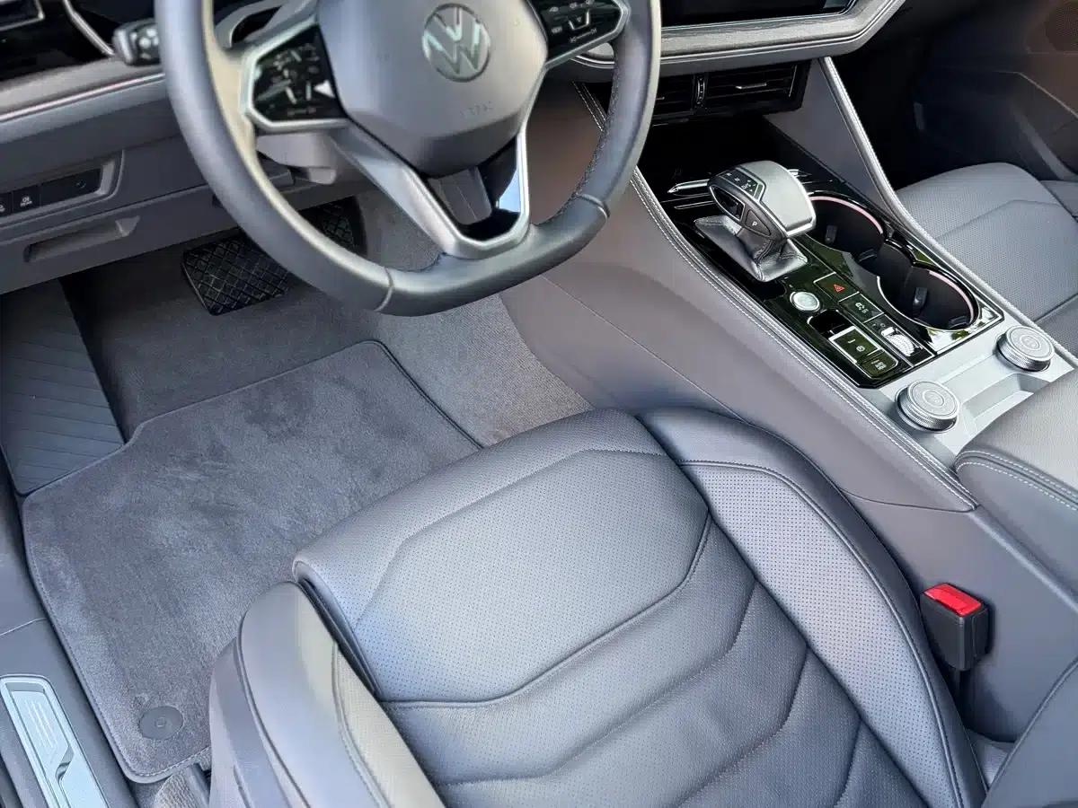 2026 Touareg 3.0TSI Edge Edition, Obsidian Black Sport Package — миниатюра 7