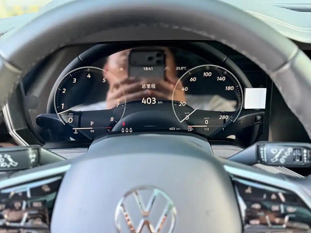 2026 Touareg 3.0TSI Edge Edition, Obsidian Black Sport Package — миниатюра 8