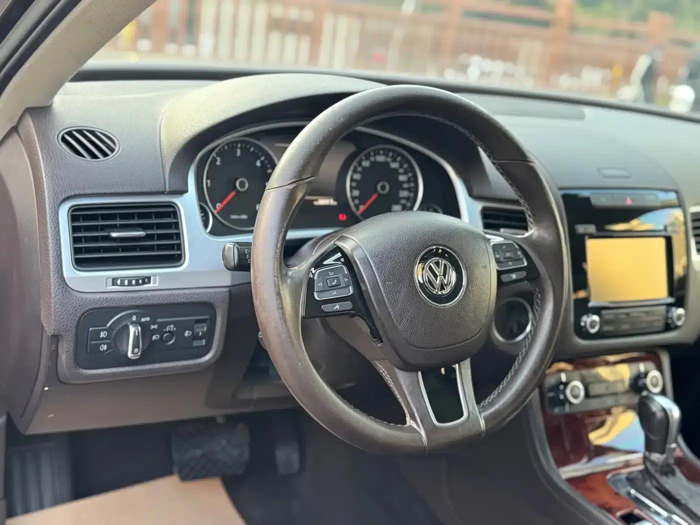 Touareg 2011 3.0TDI Diesel Standard Edition — миниатюра 12