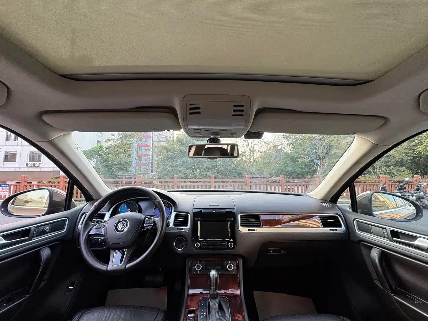 Touareg 2011 3.0TDI Diesel Standard Edition — миниатюра 17