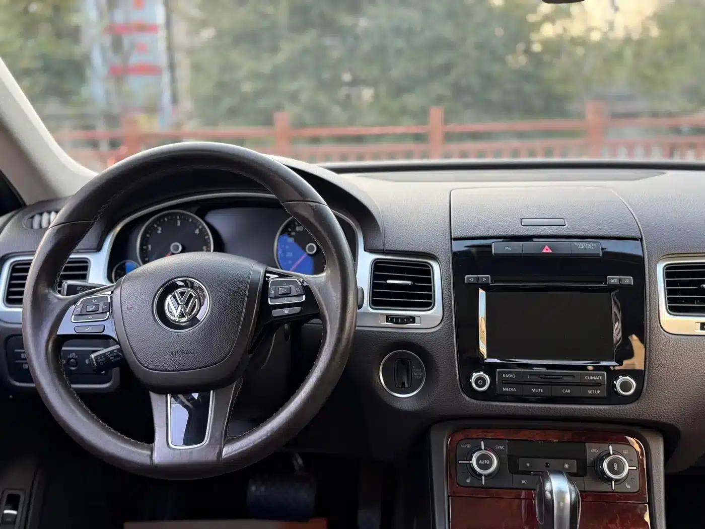 Touareg 2011 3.0TDI Diesel Standard Edition — миниатюра 21