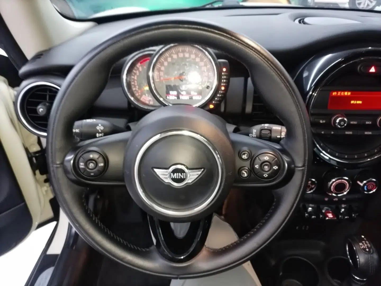 MINI 2016 1.2T ONE Pioneer Edition — миниатюра 13