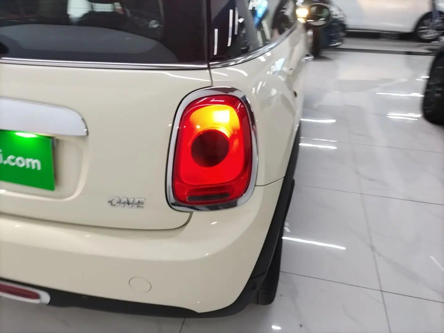 MINI 2016 1.2T ONE Pioneer Edition — миниатюра 9