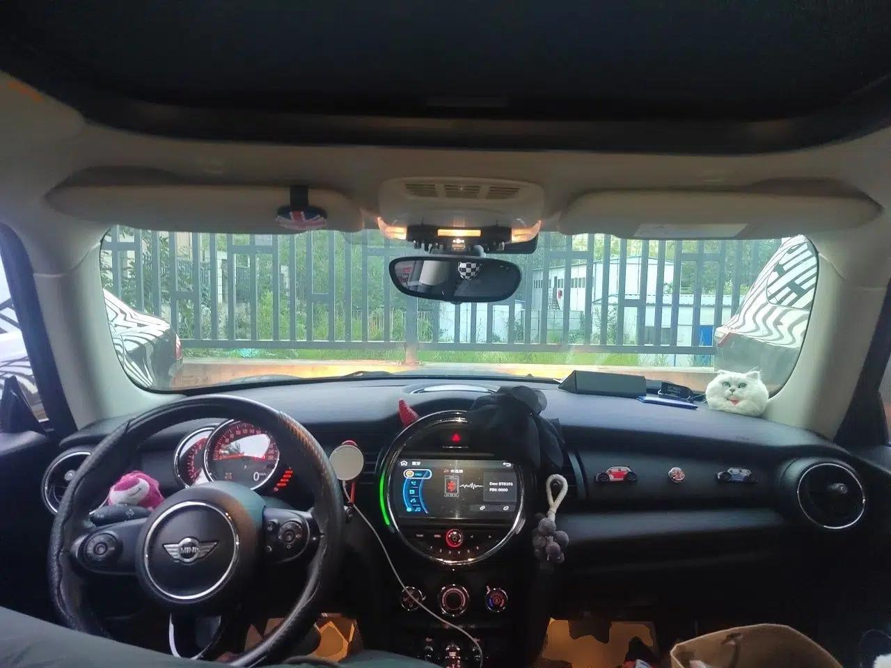 MINI 2016 1.2T ONE Pioneer Edition — миниатюра 9