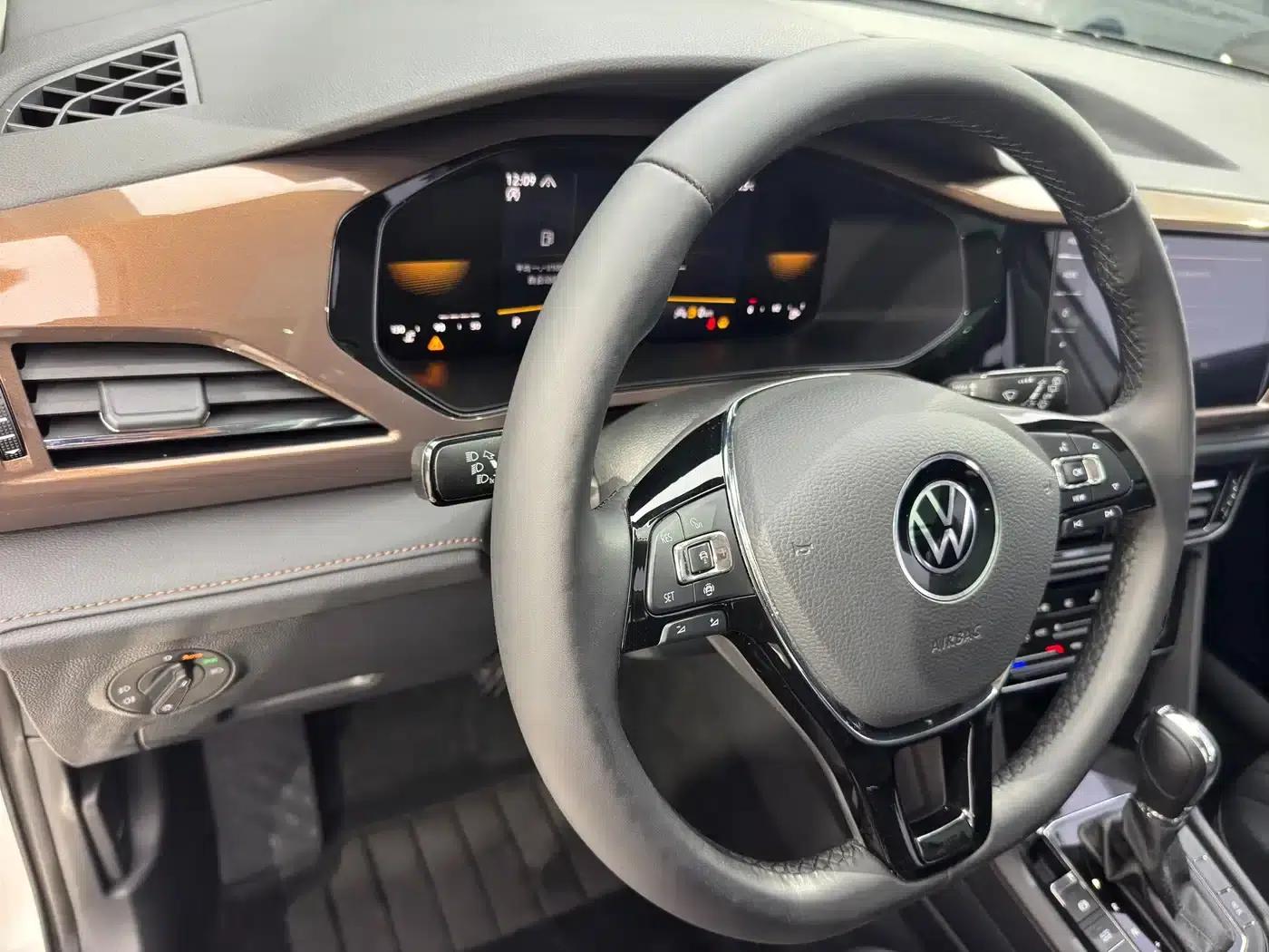 Tharu 2022 280TSI 2WD Luxury Edition — миниатюра 10