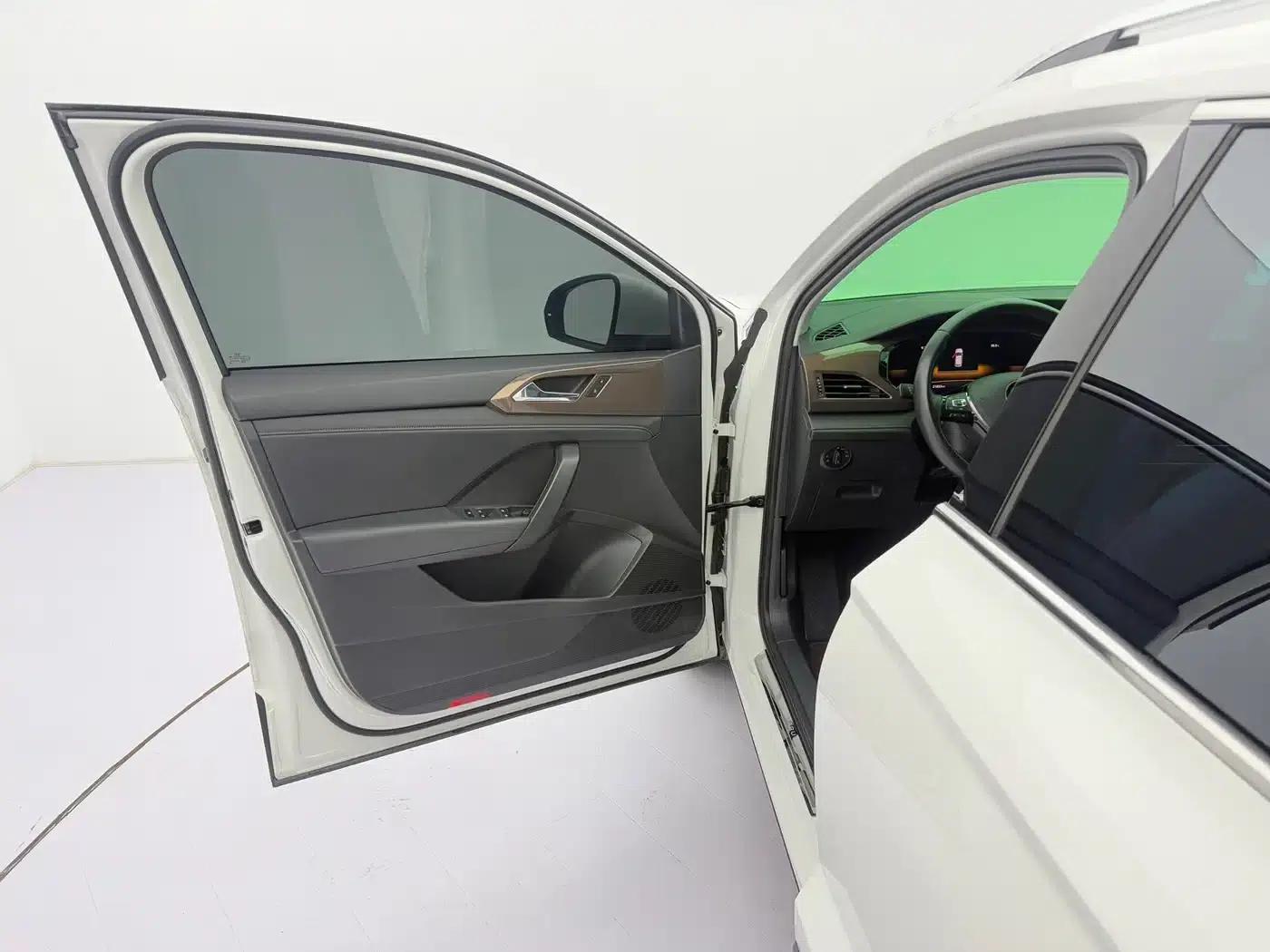 Tharu 2022 280TSI 2WD Luxury Edition — миниатюра 21