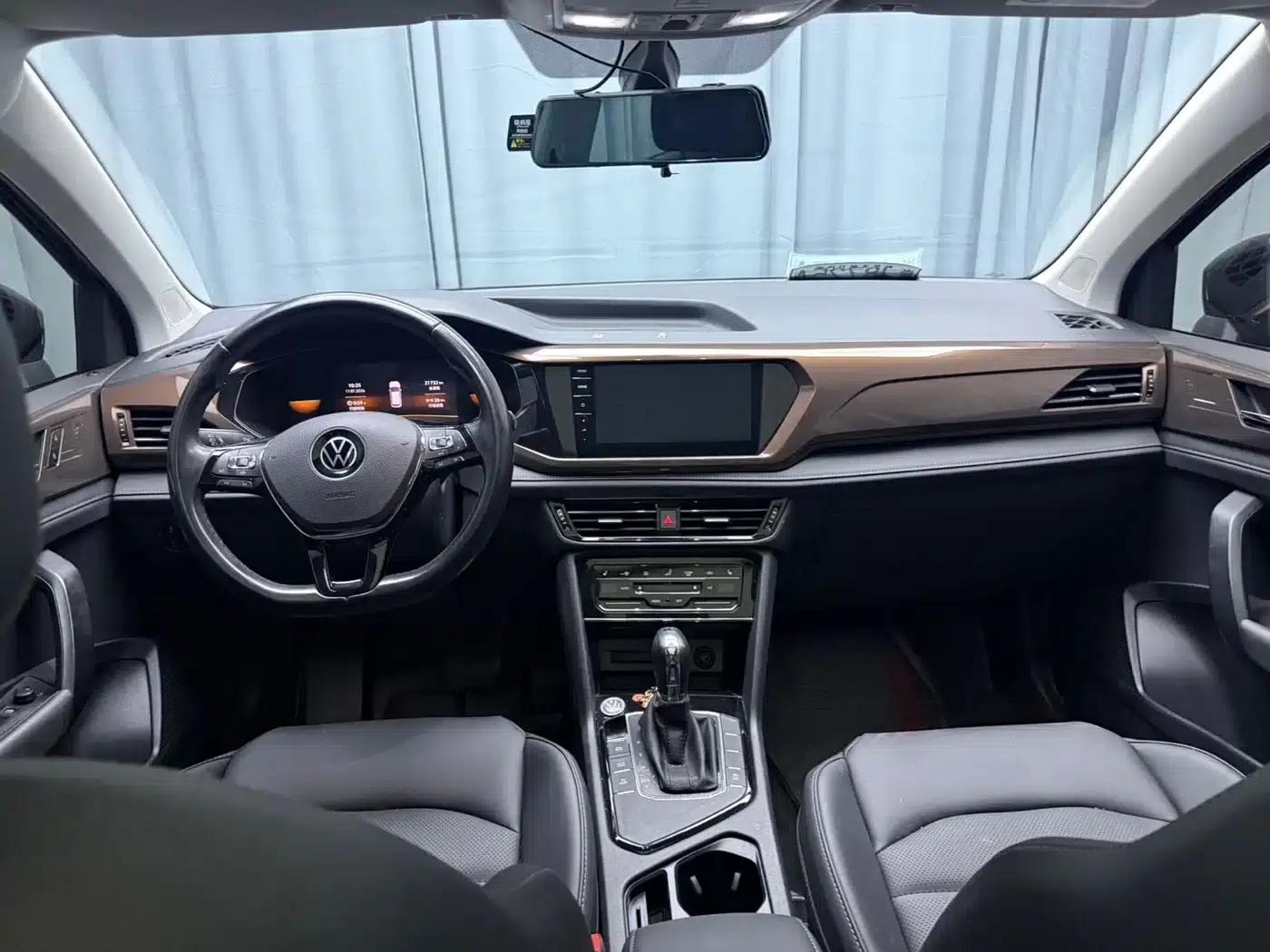Tharu 2021 280TSI 2WD Luxury Edition PLUS — миниатюра 17
