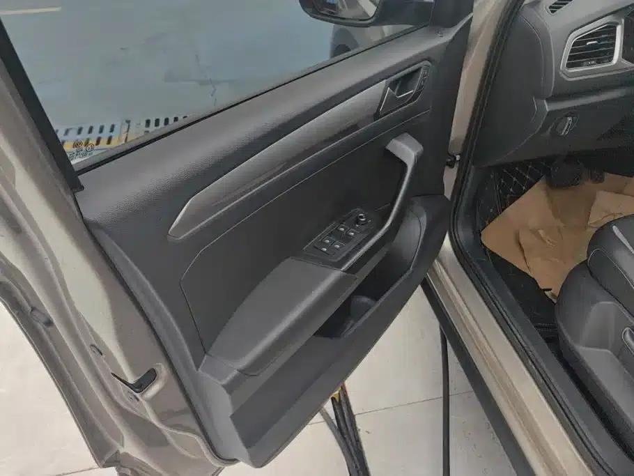 T-ROC 2020 Model 230TSI DSG 2WD Entry-Level — миниатюра 7