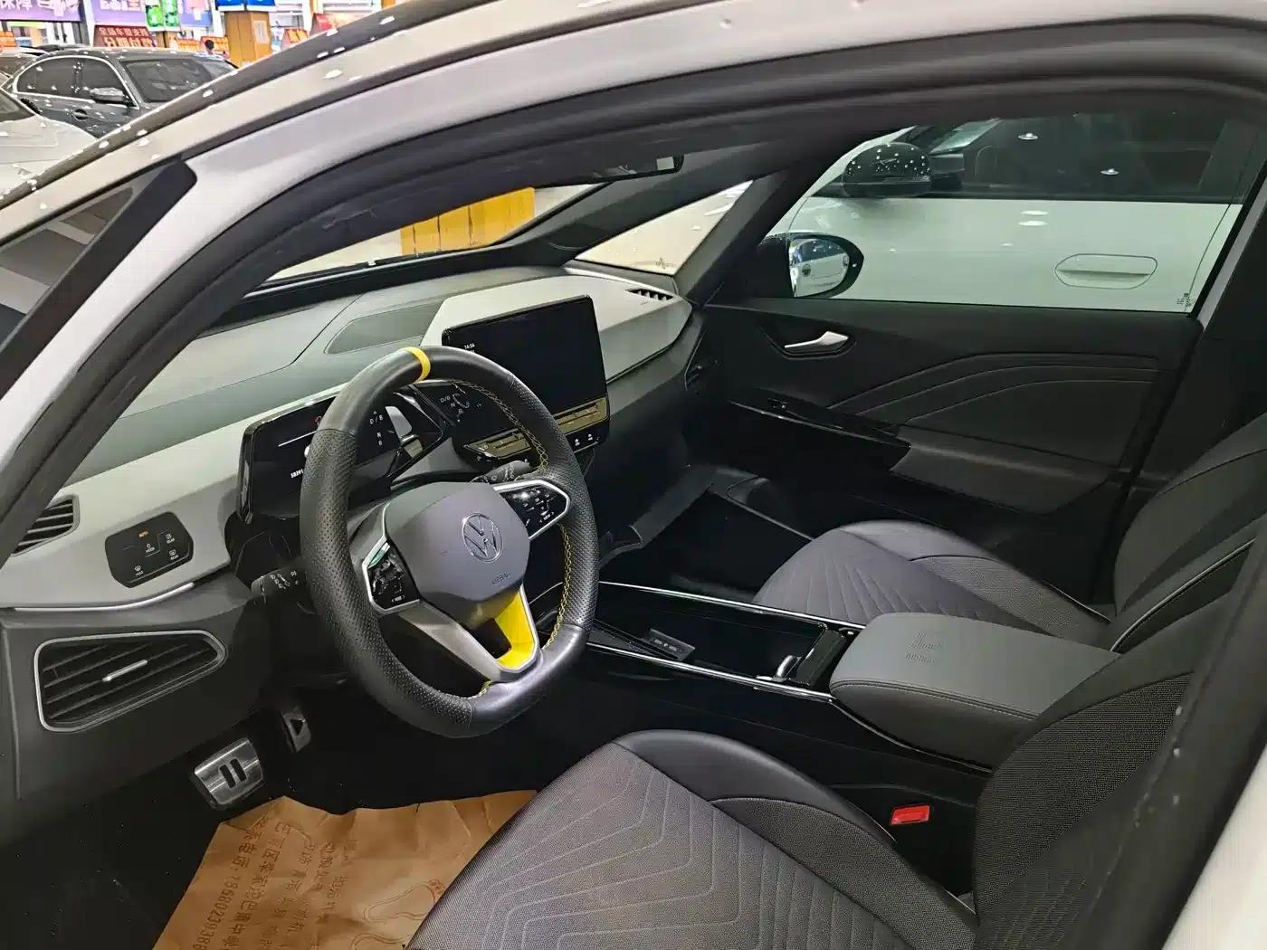 Volkswagen ID.3 2024 Outstanding Edition — миниатюра 3