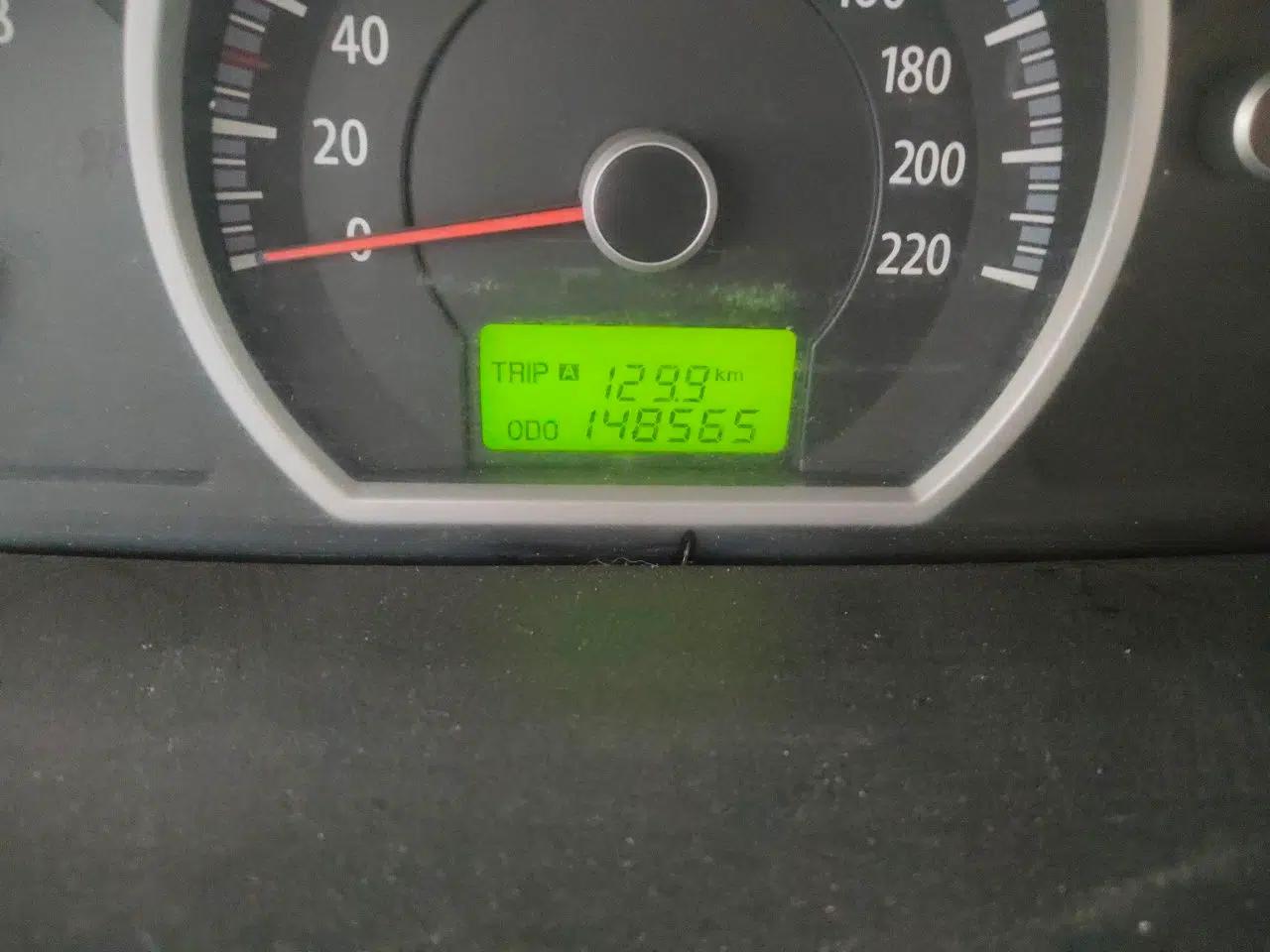 Kia Sportage 2011 2.0L Manual Two-Wheel Drive GL Trim — миниатюра 12