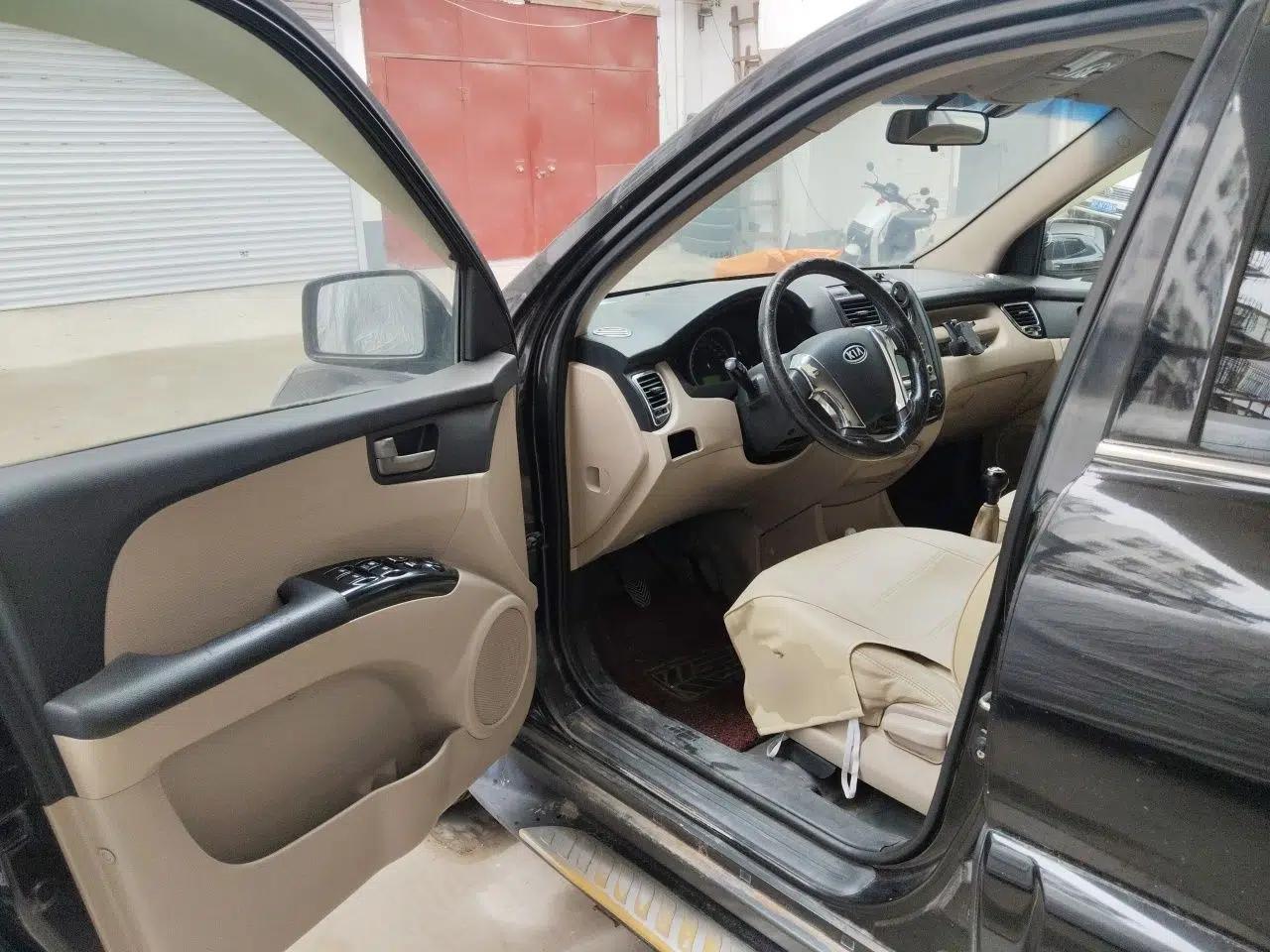Kia Sportage 2011 2.0L Manual Two-Wheel Drive GL Trim — миниатюра 16