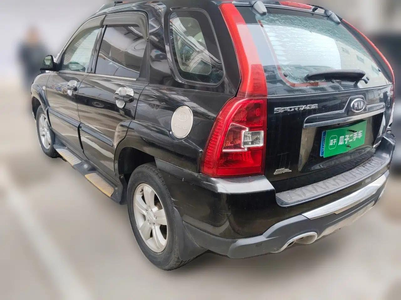 Kia Sportage 2011 2.0L Manual Two-Wheel Drive GL Trim — миниатюра 4