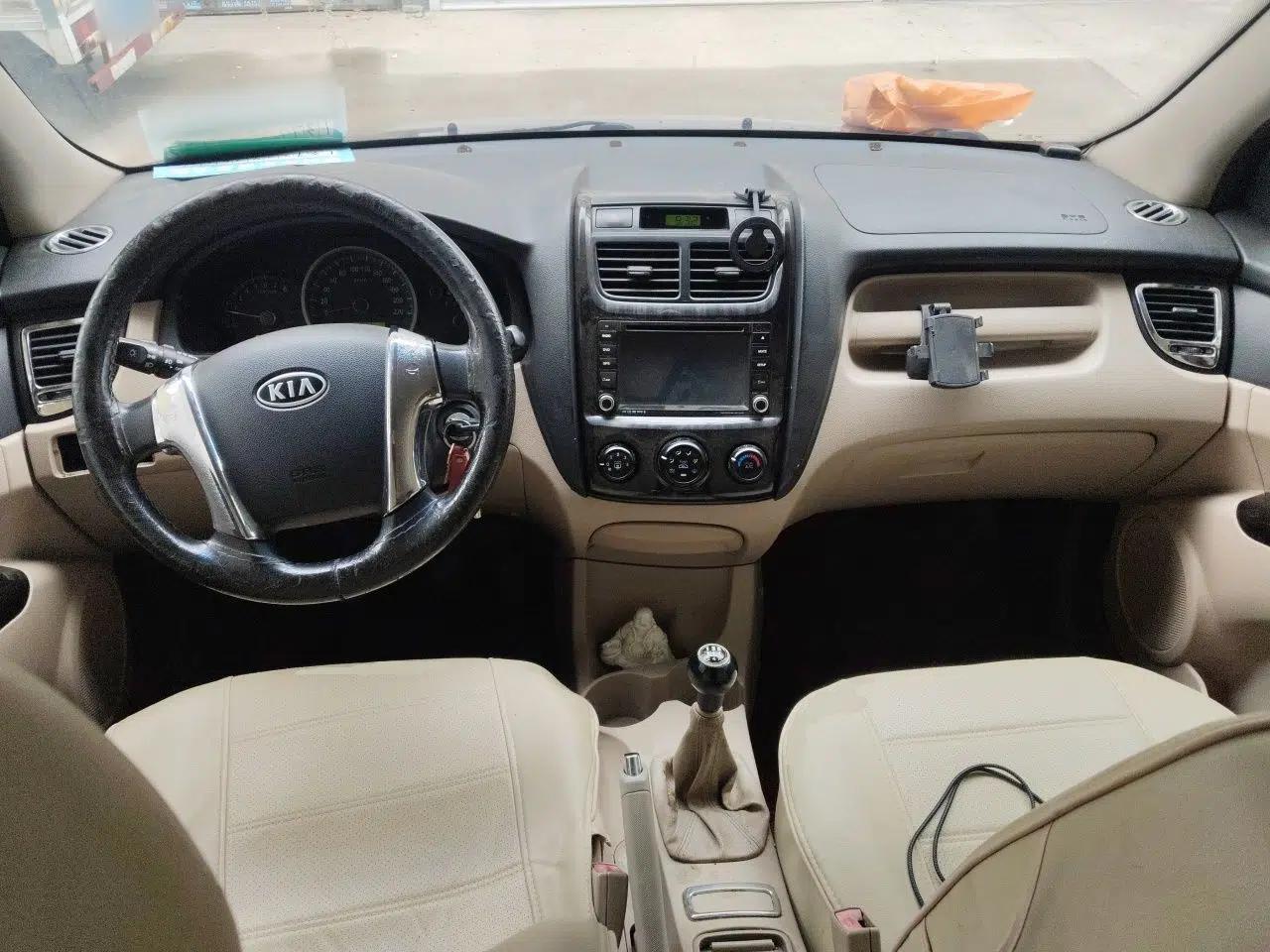 Kia Sportage 2011 2.0L Manual Two-Wheel Drive GL Trim — миниатюра 9