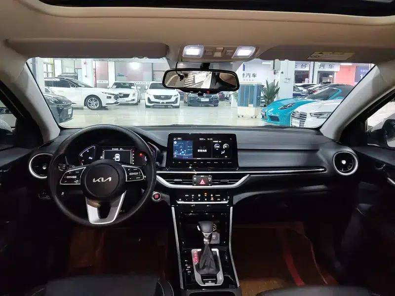 Kia K3 2021 Facelift 1.5L CVT Fashion Edition — миниатюра 11