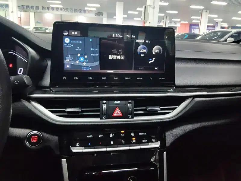 Kia K3 2021 Facelift 1.5L CVT Fashion Edition — миниатюра 12