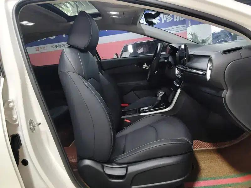 Kia K3 2021 Facelift 1.5L CVT Fashion Edition — миниатюра 17