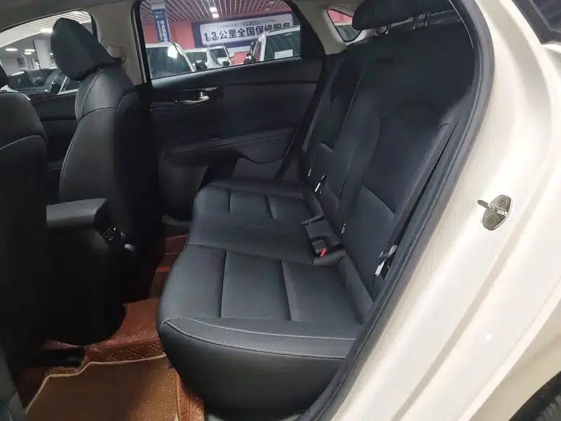 Kia K3 2021 Facelift 1.5L CVT Fashion Edition — миниатюра 18