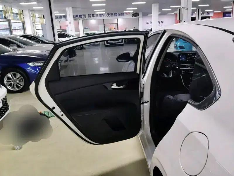 Kia K3 2021 Facelift 1.5L CVT Fashion Edition — миниатюра 22
