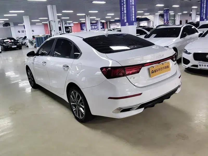 Kia K3 2021 Facelift 1.5L CVT Fashion Edition — миниатюра 4