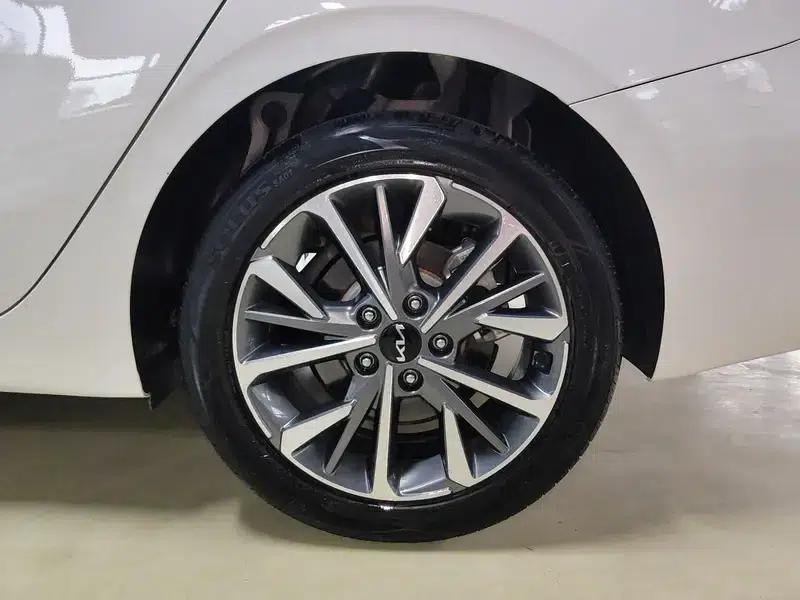 Kia K3 2021 Facelift 1.5L CVT Fashion Edition — миниатюра 7