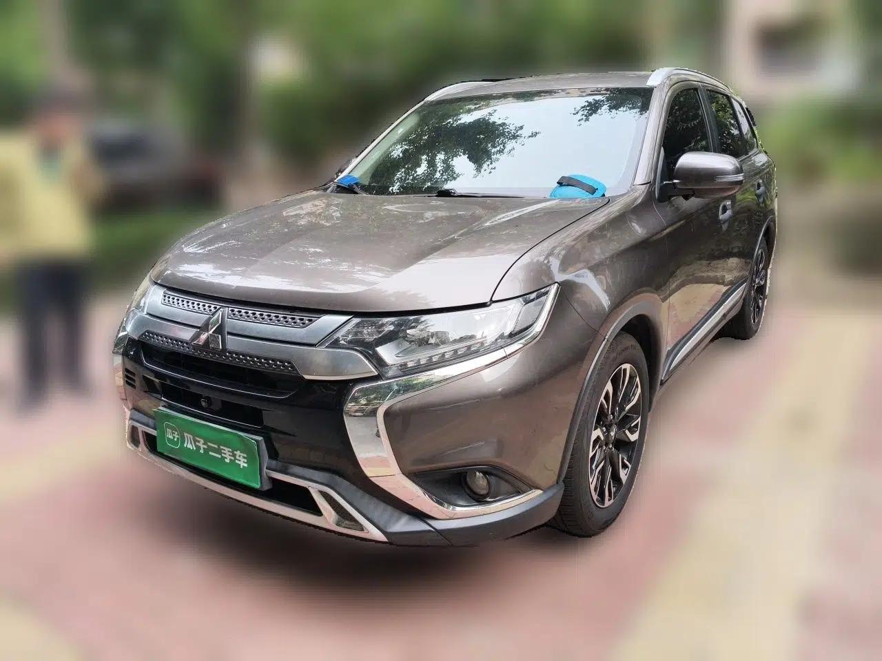 Mitsubishi Outlander 2020 2.0L Two-Wheel Drive Enjoyment Version 5 Seats — миниатюра 1