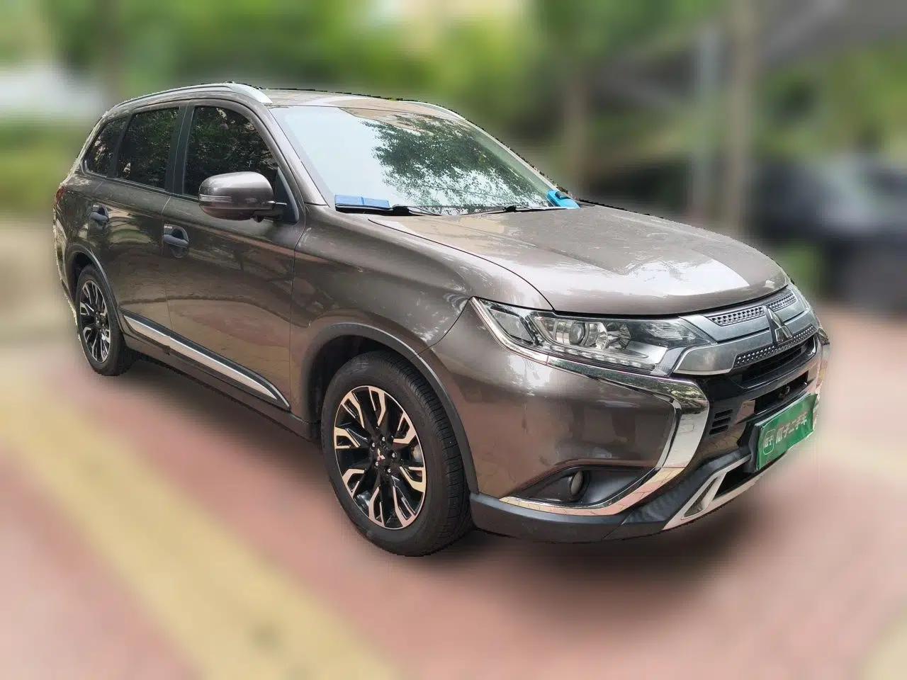 Mitsubishi Outlander 2020 2.0L Two-Wheel Drive Enjoyment Version 5 Seats — миниатюра 3