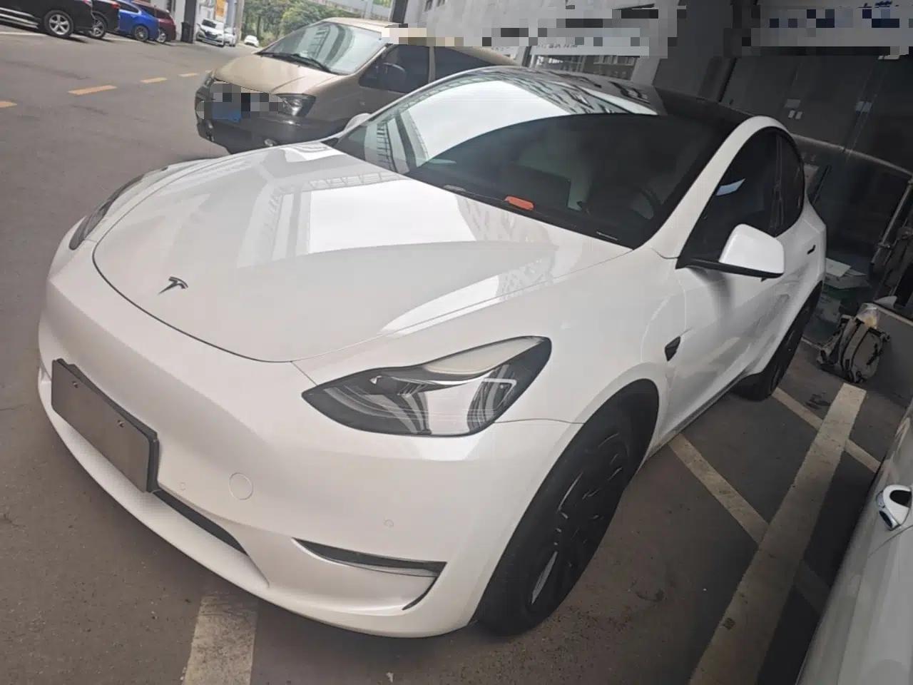 Tesla Model Y 2022 Long-Range All-Wheel-Drive Version — миниатюра 1