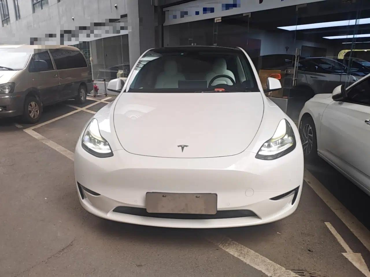 Tesla Model Y 2022 Long-Range All-Wheel-Drive Version — миниатюра 2