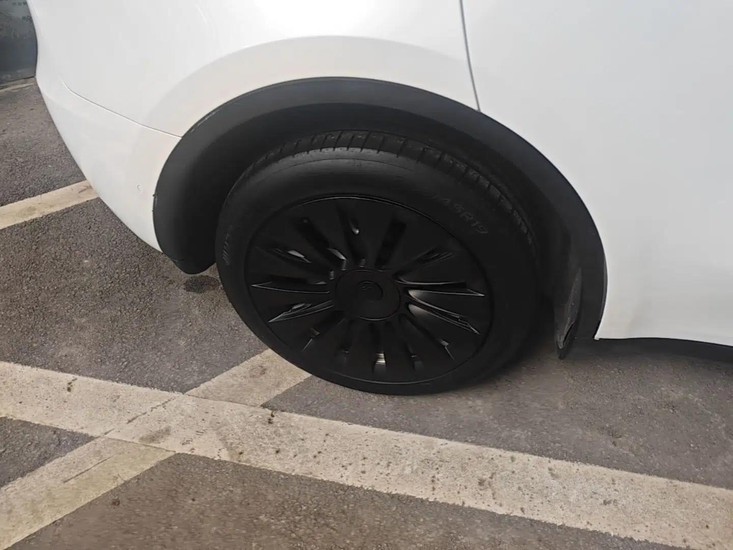 Tesla Model Y 2022 Long-Range All-Wheel-Drive Version — миниатюра 11