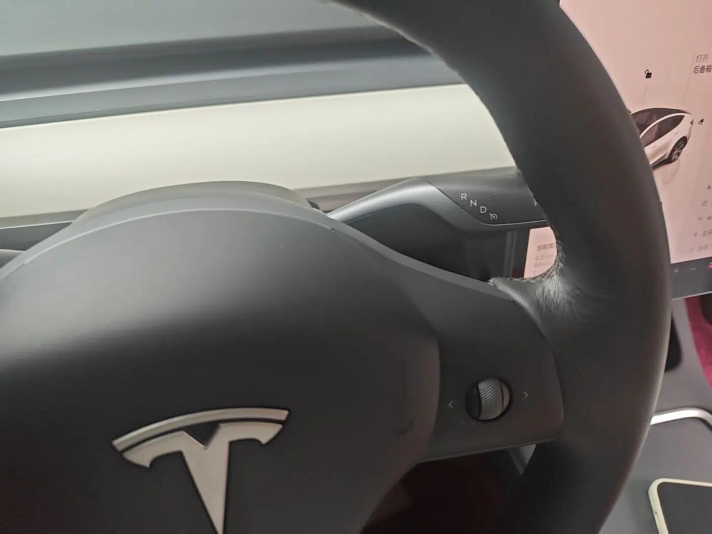 Tesla Model Y 2022 Long-Range All-Wheel-Drive Version — миниатюра 21