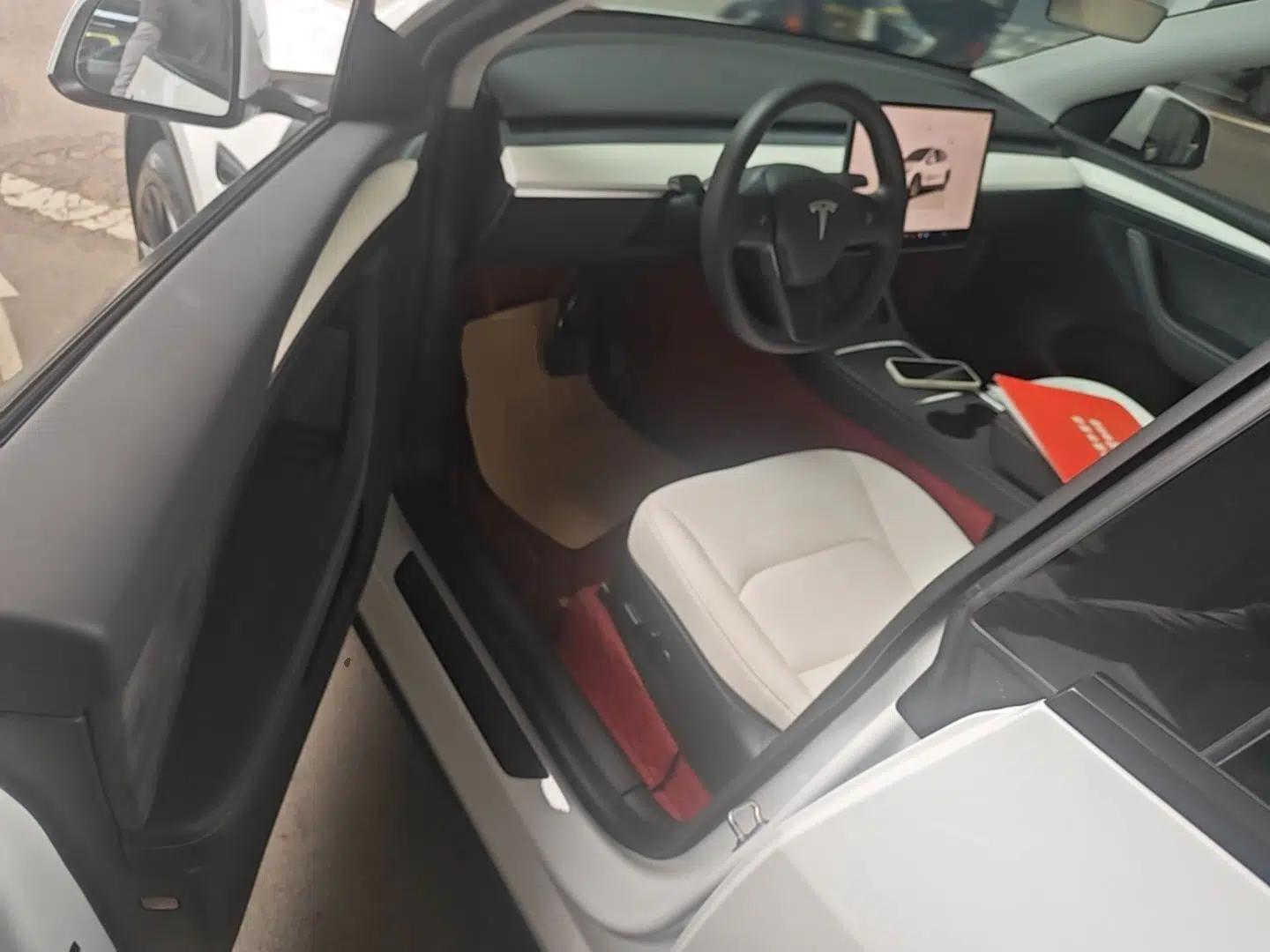 Tesla Model Y 2022 Long-Range All-Wheel-Drive Version — миниатюра 23
