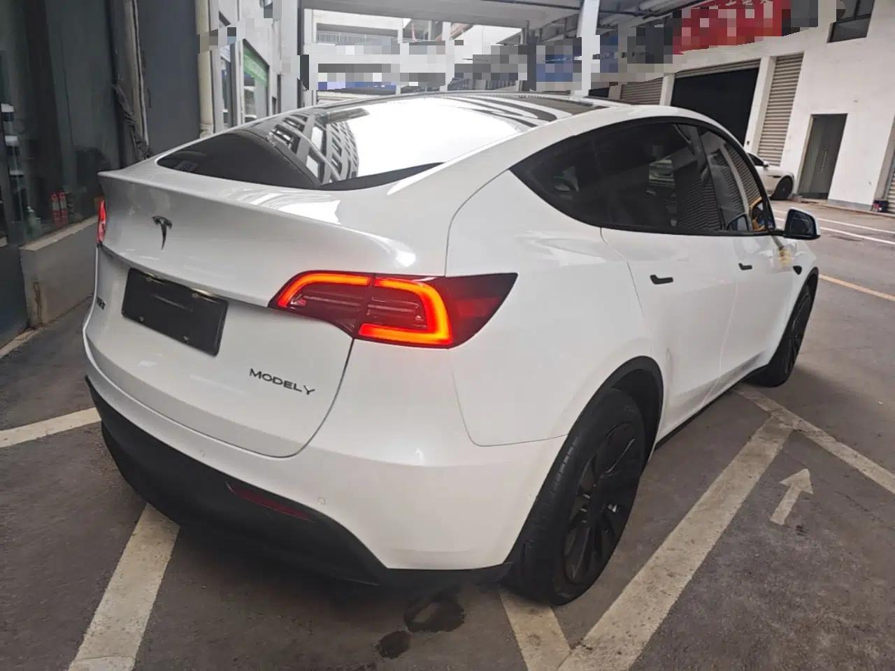 Tesla Model Y 2022 Long-Range All-Wheel-Drive Version — миниатюра 6