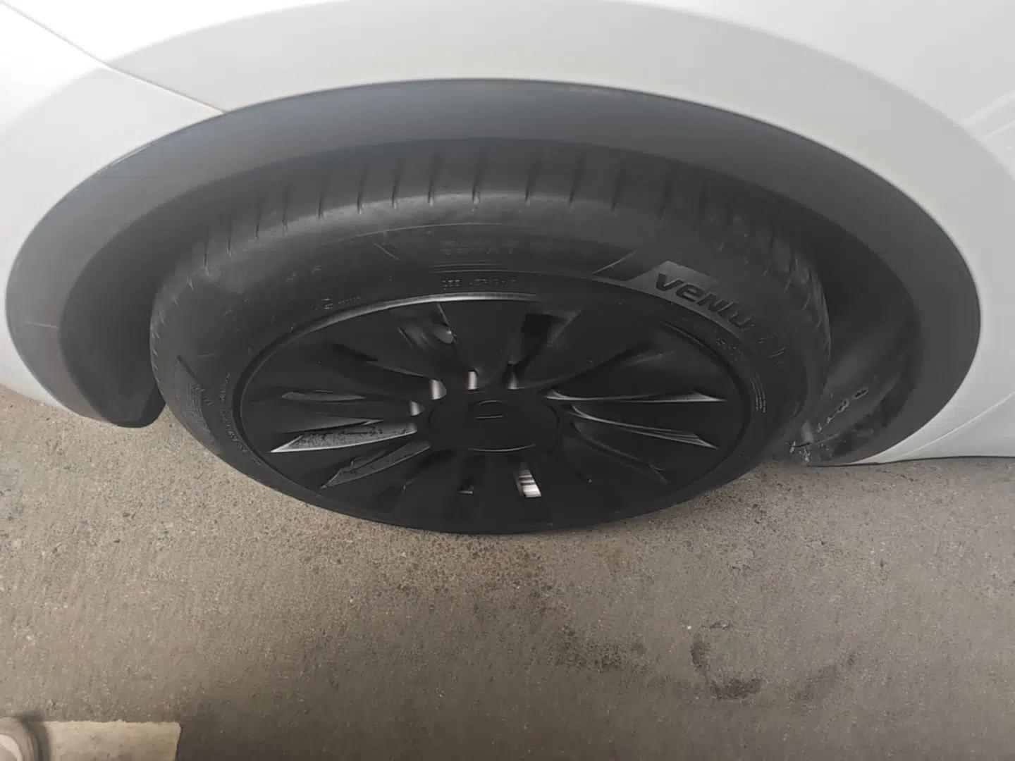 Tesla Model Y 2022 Long-Range All-Wheel-Drive Version — миниатюра 10
