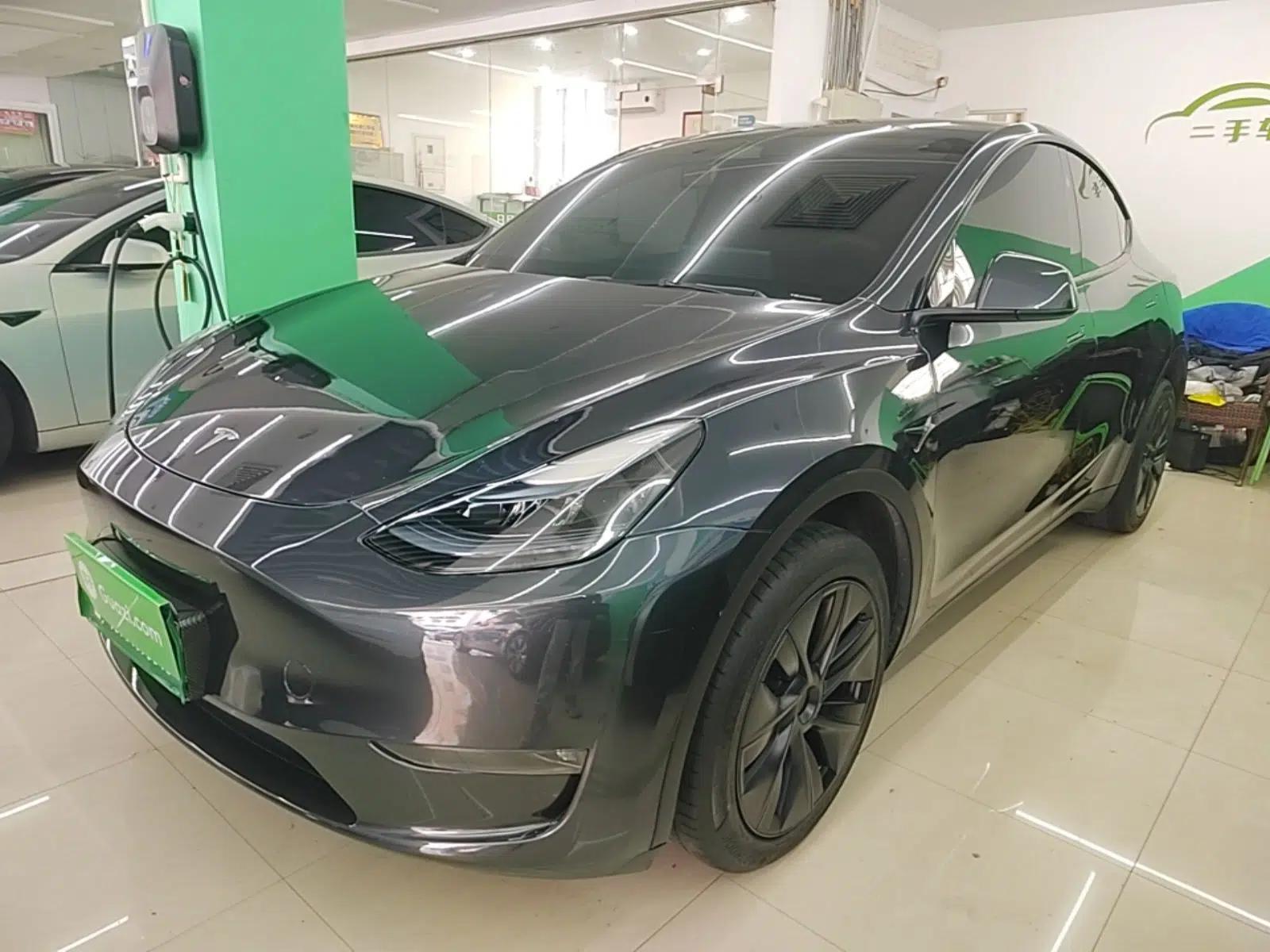Tesla Model Y 2024 Long-Range All-Wheel-Drive Version — миниатюра 1