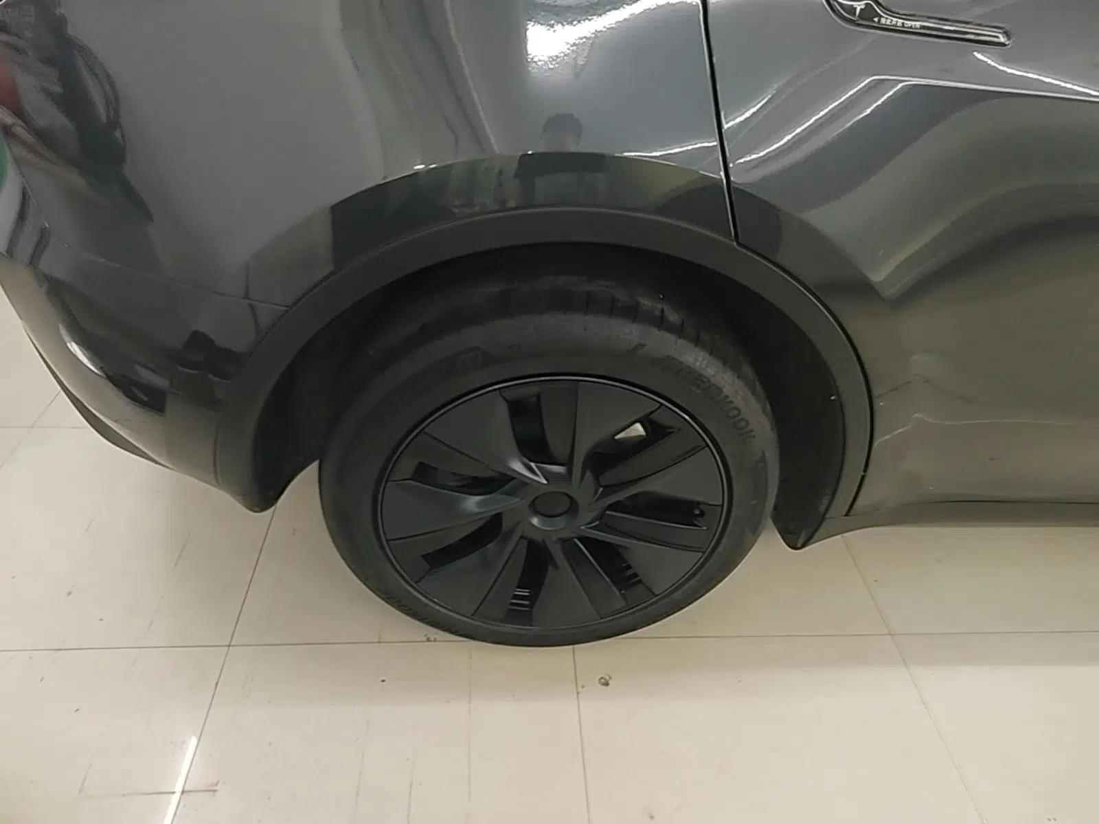 Tesla Model Y 2024 Long-Range All-Wheel-Drive Version — миниатюра 11