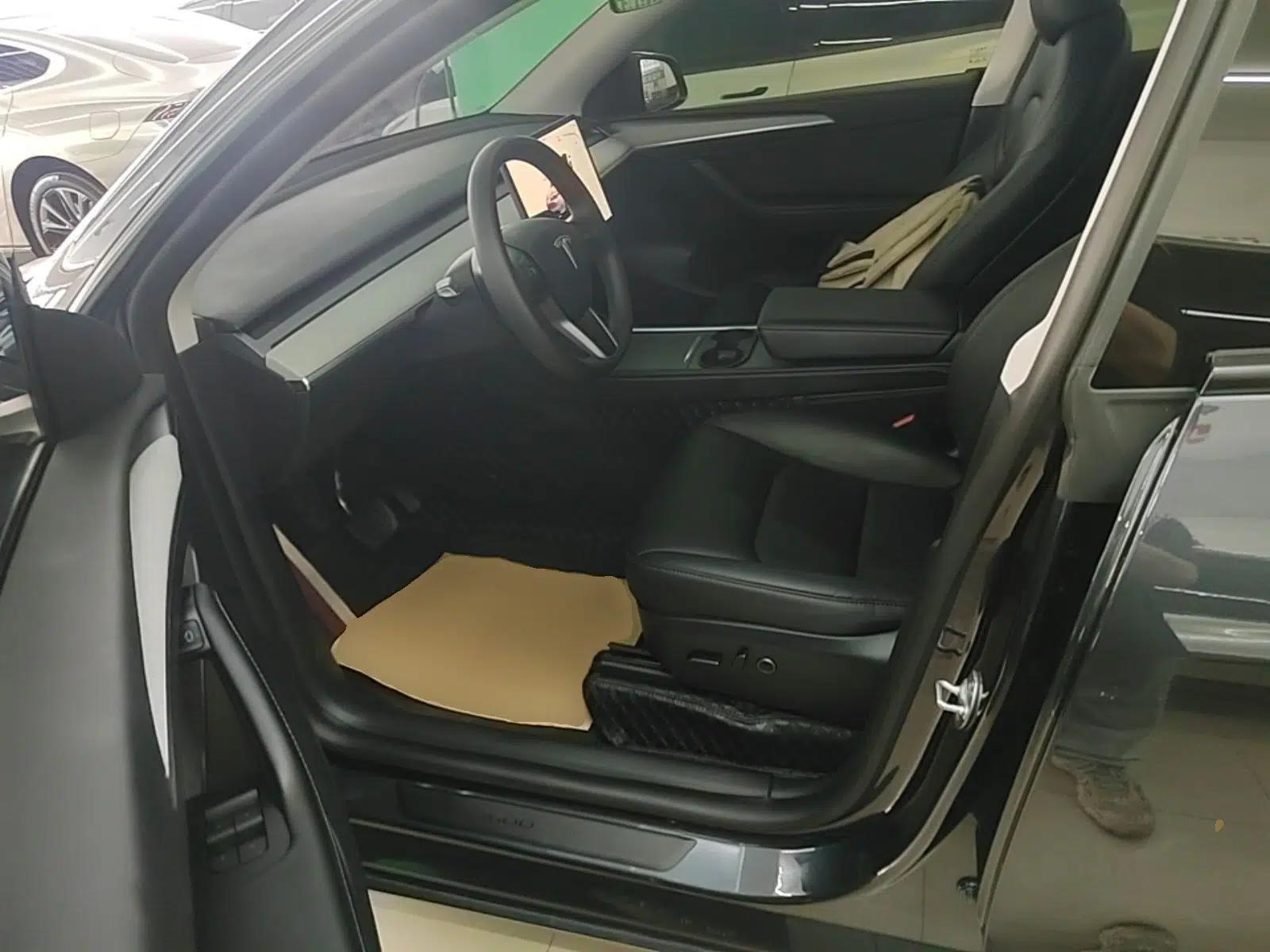 Tesla Model Y 2024 Long-Range All-Wheel-Drive Version — миниатюра 17