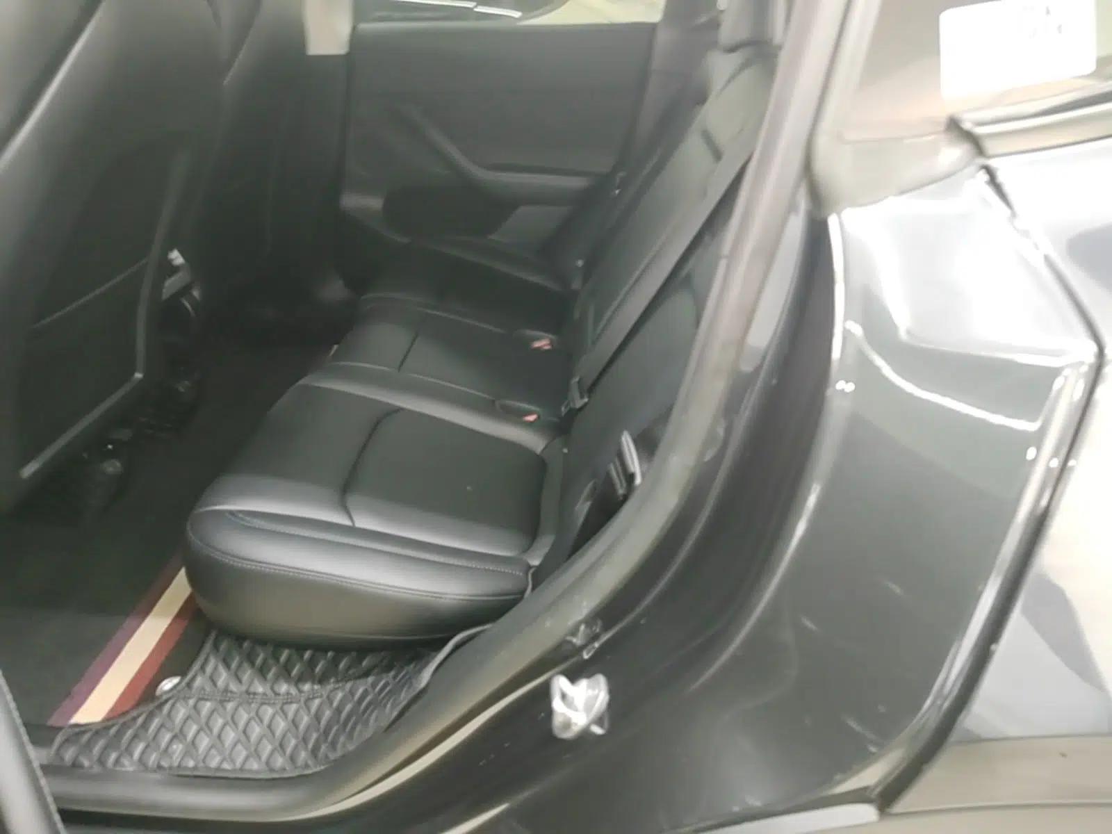 Tesla Model Y 2024 Long-Range All-Wheel-Drive Version — миниатюра 20