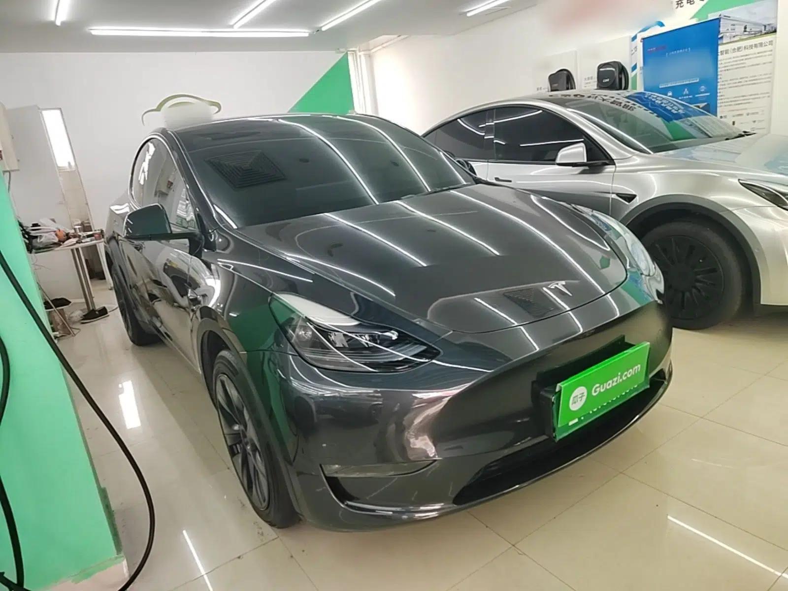 Tesla Model Y 2024 Long-Range All-Wheel-Drive Version — миниатюра 3