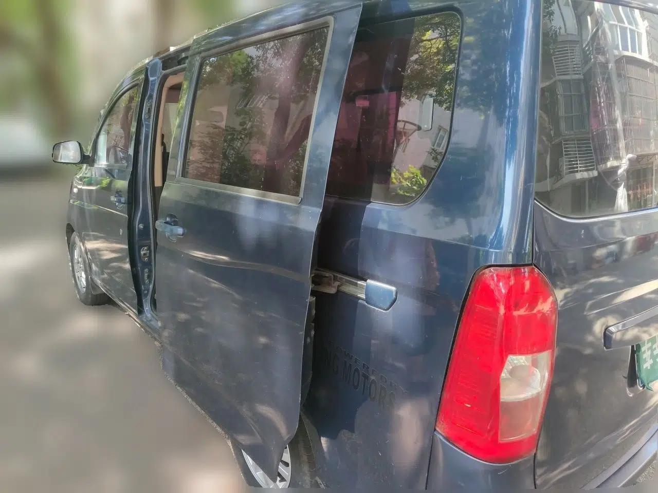 Wuling Rongguang V 2015 1.2L Standard Version — миниатюра 4