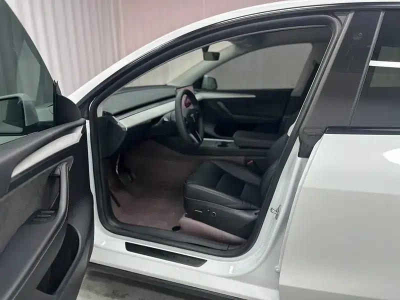 Model Y 2023 Rear-Wheel Drive — миниатюра 17