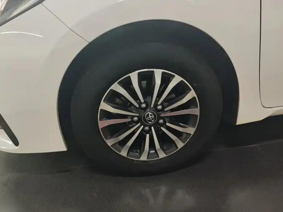 2017 Corolla 1.2T CVT GL — миниатюра 6