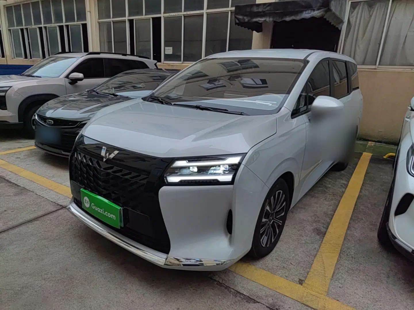 Wuling Starlight 730 2025 Model Plug-in Hybrid 125km Luxury Edition — миниатюра 1