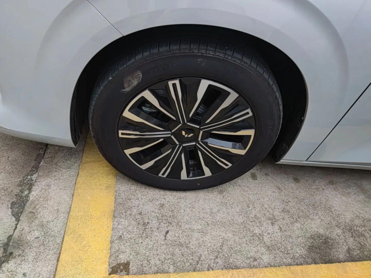 Wuling Starlight 730 2025 Model Plug-in Hybrid 125km Luxury Edition — миниатюра 15