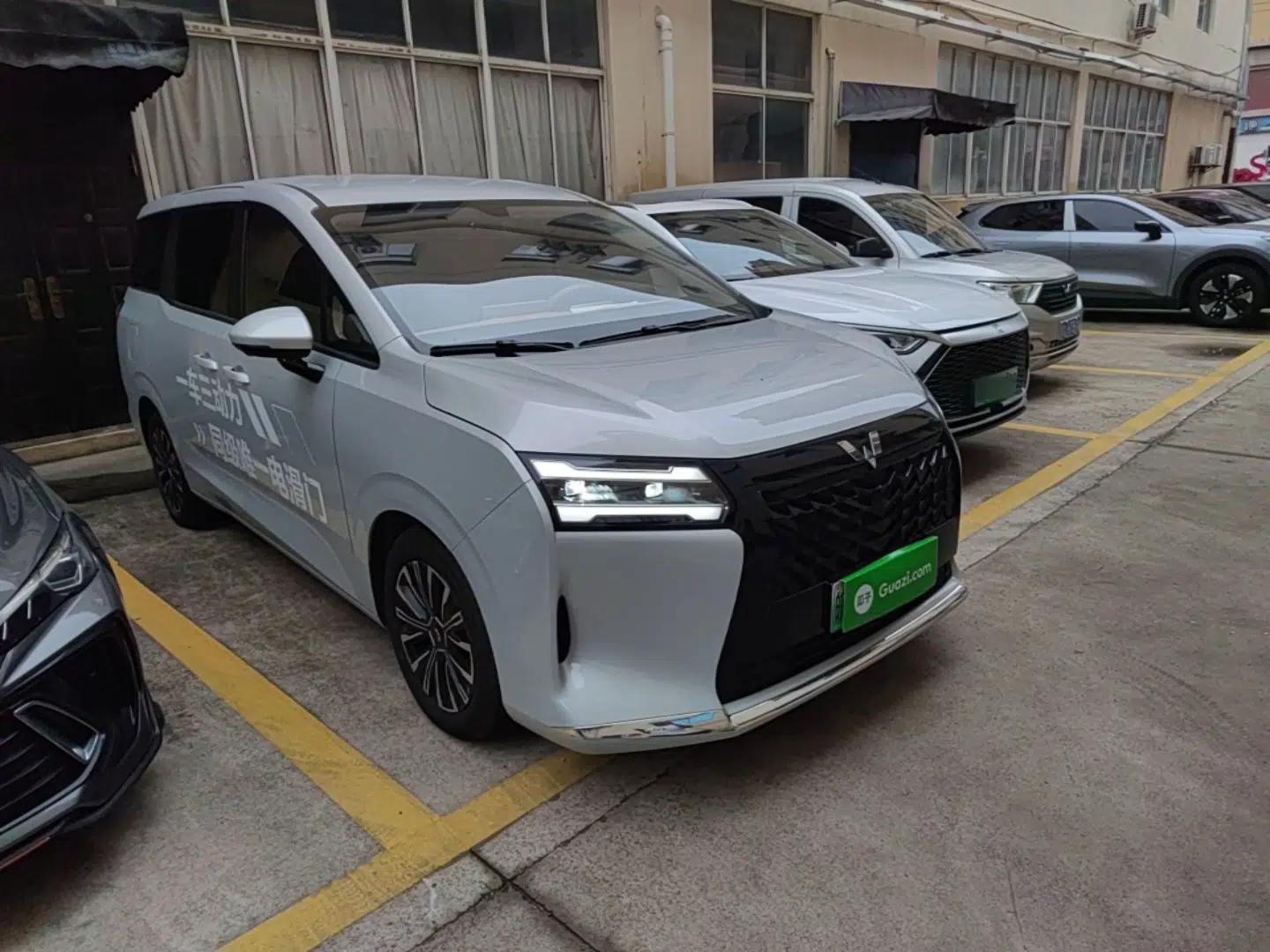 Wuling Starlight 730 2025 Model Plug-in Hybrid 125km Luxury Edition — миниатюра 3