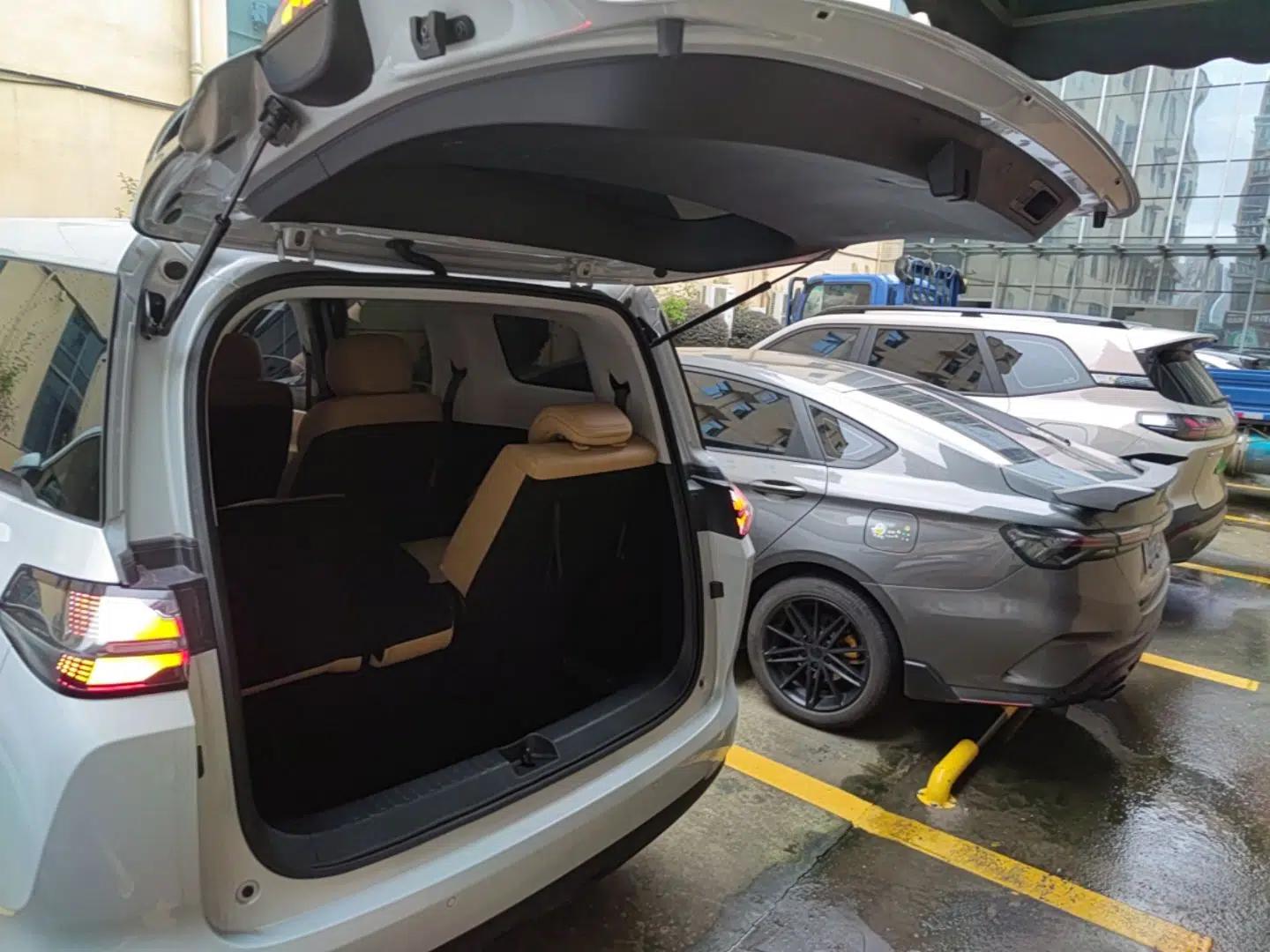 Wuling Starlight 730 2025 Model Plug-in Hybrid 125km Luxury Edition — миниатюра 27