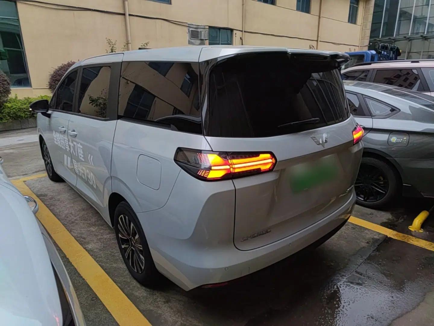 Wuling Starlight 730 2025 Model Plug-in Hybrid 125km Luxury Edition — миниатюра 4