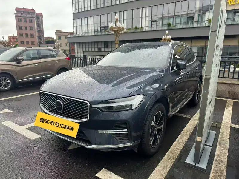 2026 Volvo XC60 B5 AWD Inscription Luxury Edition — миниатюра 1