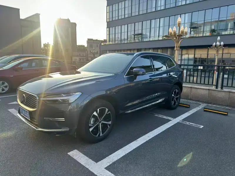 2026 Volvo XC60 B5 AWD Inscription Luxury Edition — миниатюра 4